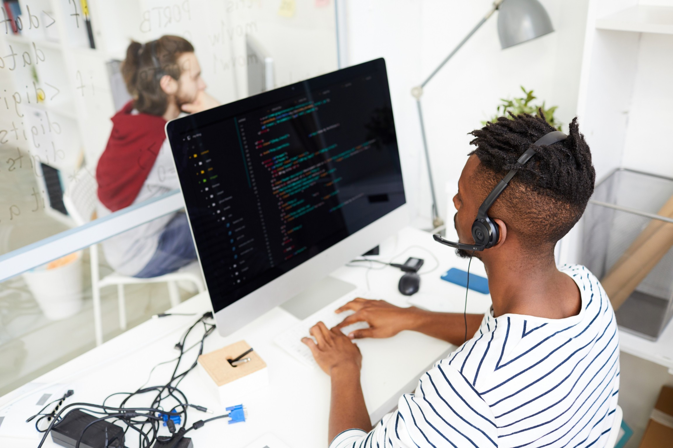 it engineer solving problem remotely 2023 11 27 05 30 05 utc 1 1
